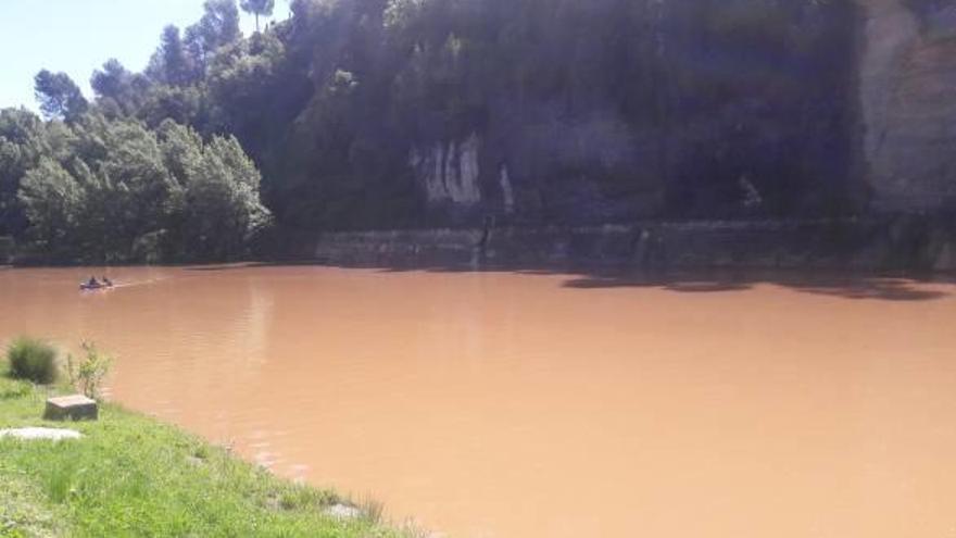 La cinglera de la banda esquerra del parc del Llac (al fons) serà el primer punt on s&#039;intervindrà