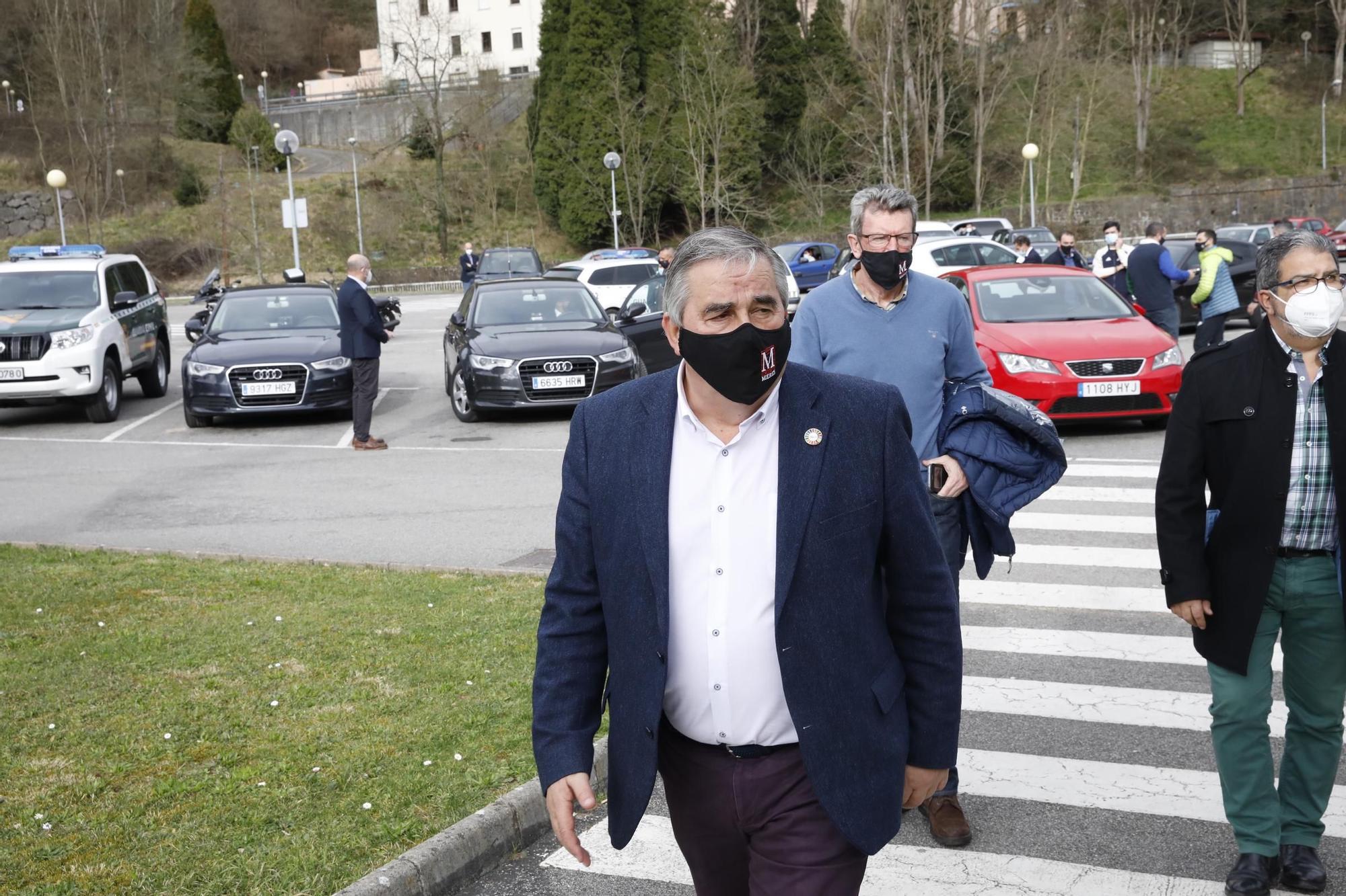 Despedida en el tanatorio al guardia civil atropellado en Mieres