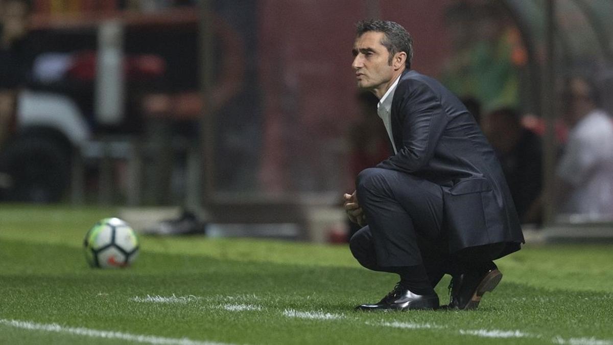 Valverde observa el juego, este sábado en Montilivi.