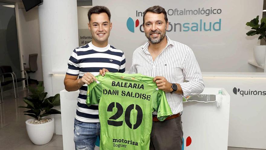 Dani Saldise posa con José Tirado, director deportivo del Palma Futsal