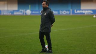 Emilio Cañedo, técnico del Avilés: "El Laredo es un equipo complicadísimo en su campo"