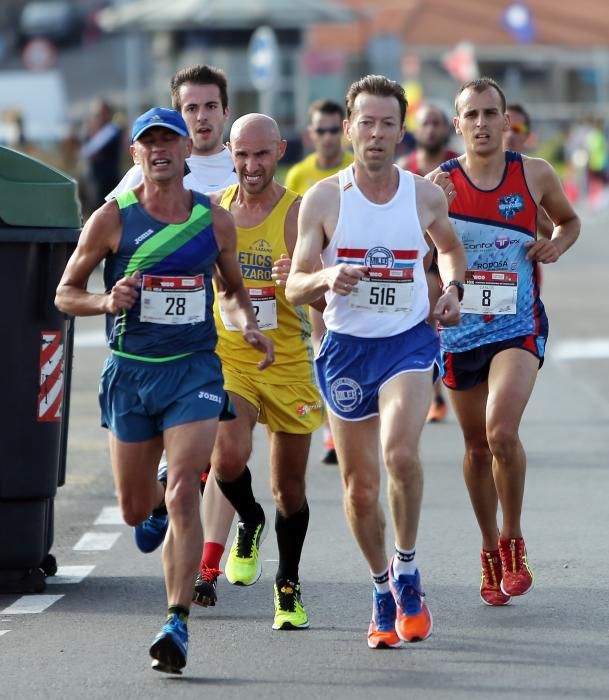 Casi medio millas de corredores completaron los diez kilómetros de la carrera de las Xornadas Marisqueiras do Berbés.