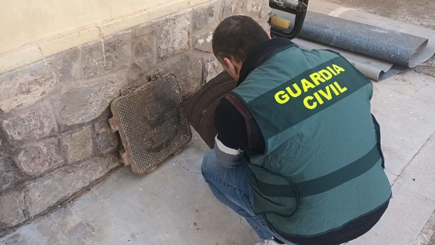 Detienen en Sagunt al ladrón de más de 100 tapas de alcantarilla