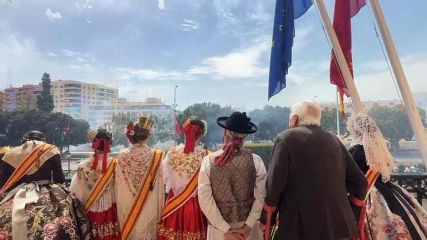 La "Tronaera" de fuegos artificiales esta mañana en la Avda. Teniente Flomesta