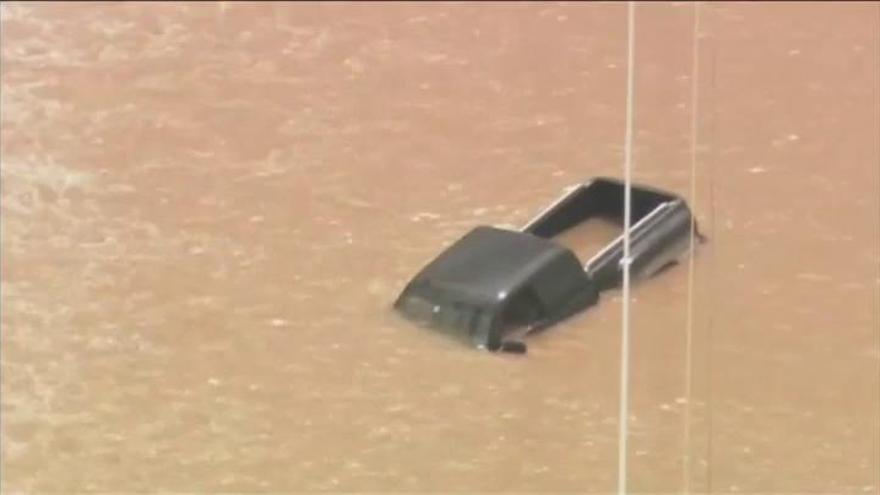 Al menos una docena de fallecidos en las inundaciones de Texas