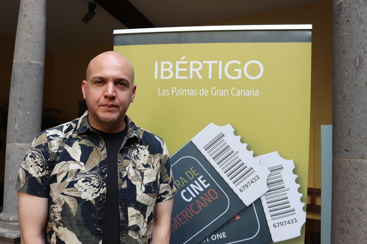 El cineasta colombiano César Augusto Acevedo en la Casa de Colón.