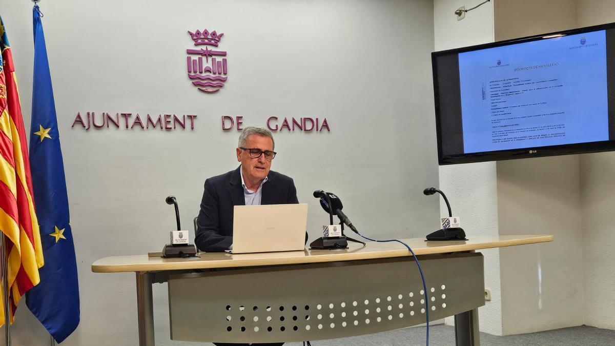El concejal Salvador Gregori, durante la rueda de prensa.