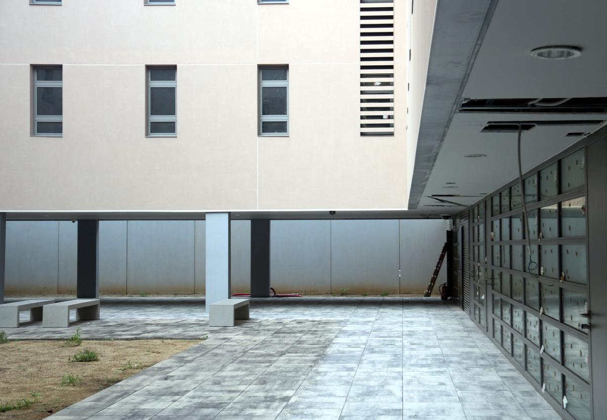 Patio de uno de los módulos del futuro centro penitenciario abierto de Barcelona, en la Zona Franca