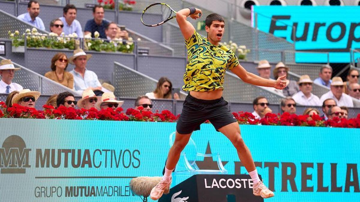 Carlos Alcaraz, durante su partido ante Kachanov en el Mutua Madrid Open.