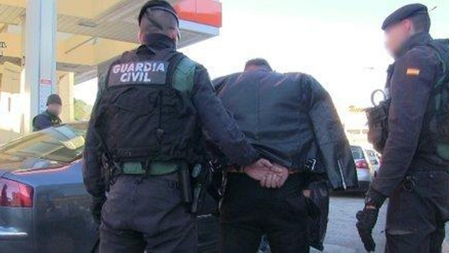 Cau una banda internacional de proxenetes i alliberen 13 dones a qui obligaven a prostituir-se a la Jonquera