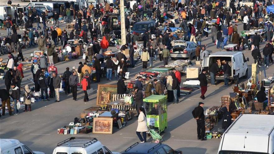 El Rastro de Zaragoza saca notable en una encuesta a sus visitantes