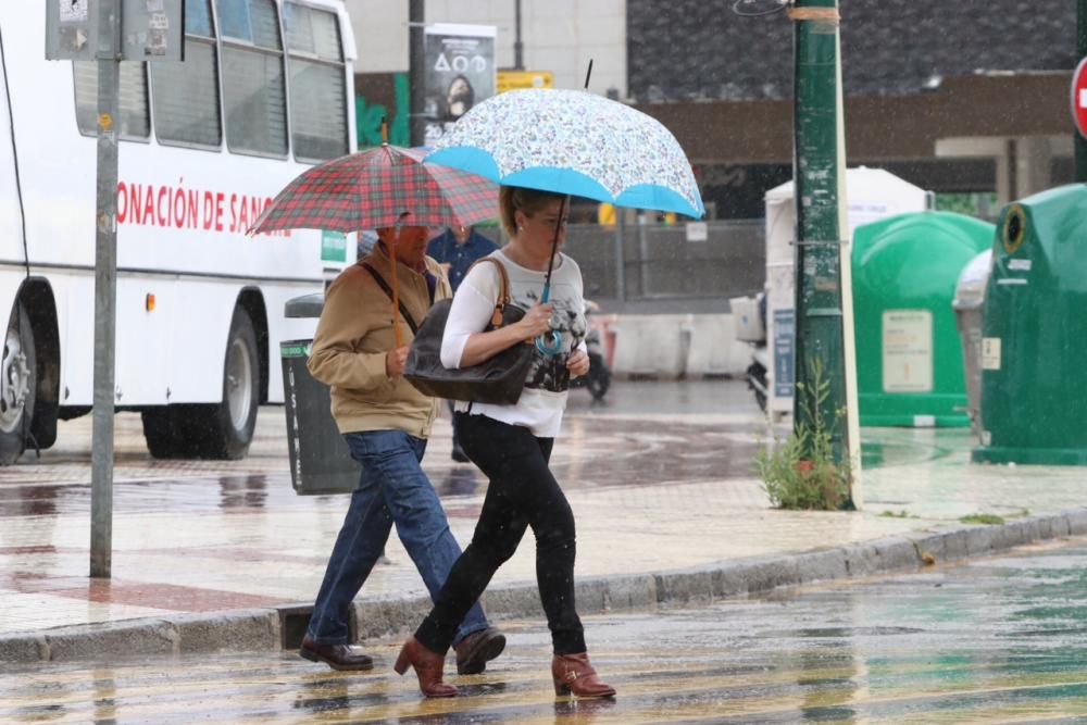 La semana se despide con una mañana lluviosa en Málaga capital, que verá cómo se abren los cielos de cara al fin de semana