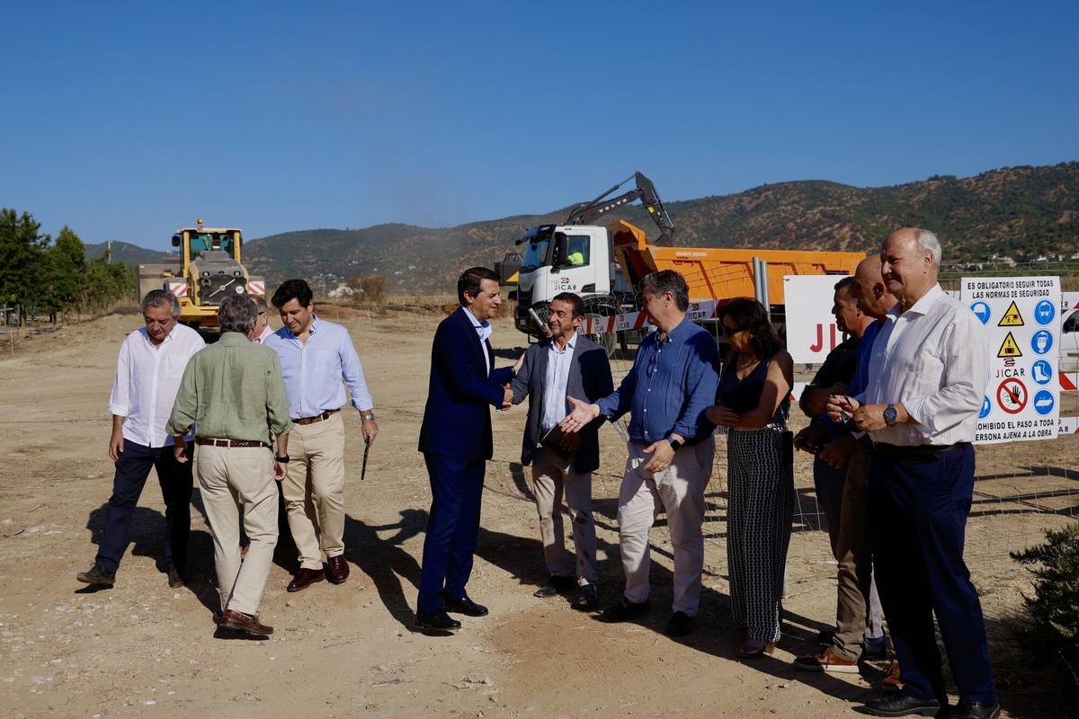 Córdoba. El alcalde de Córdoba, José María Bellido, junto al presidente de la Gerencia Municipal de Urbanismo, Miguel Ángel Torrico, informan sobre el inicio de las obras de urbanización del PP-O2 (Ciudad Jardín de Poniente 2)