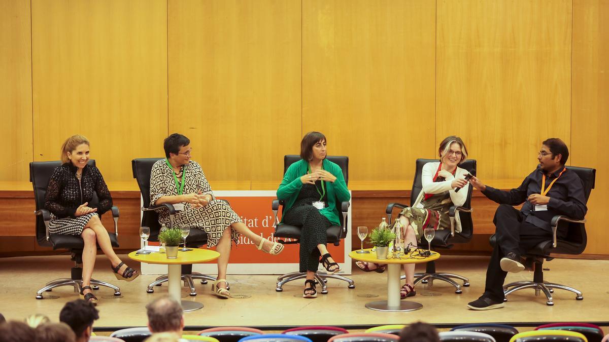 Nuria Oliver, Virginia Dignum, Emilia Gómez y Krishna Gummadi durante el congreso de Ellis en la UA