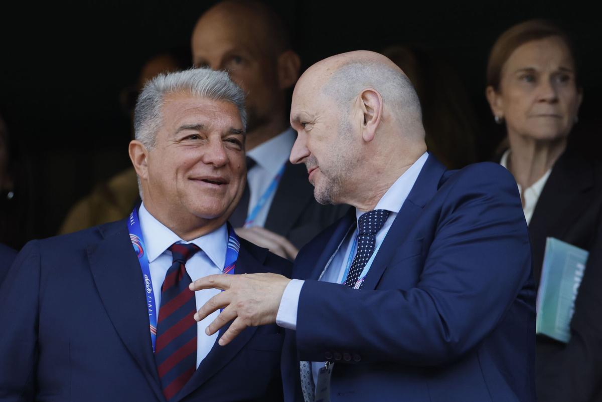 El presidente electo del FC Barcelona, Joan Laporta, y el presidente de la RFEF, Rafael Louzán en foto de archivo de Alberto Estévez. EFE