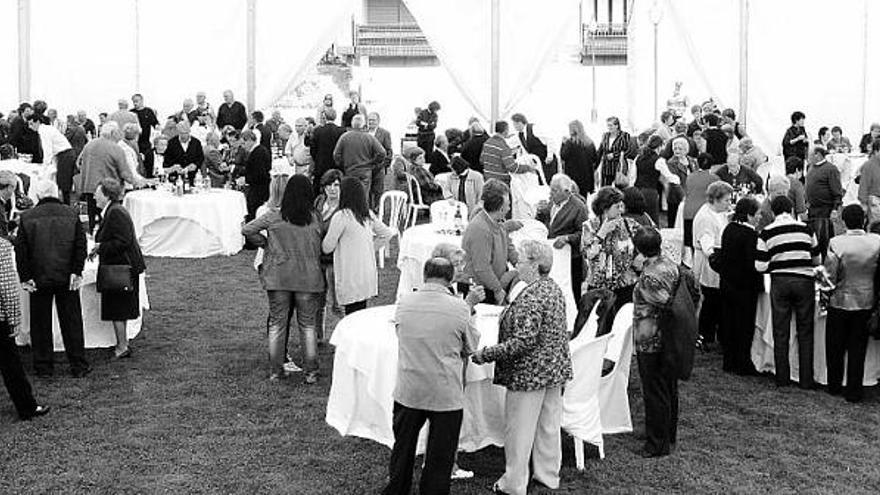 Cerca de 300 personas celebran el aniversario del centro El Rinconín de Llanes