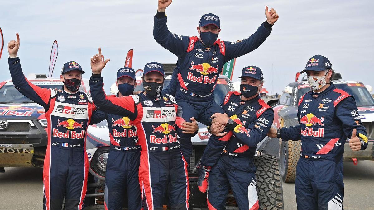 Peterhansel, a hombros en el Dakar