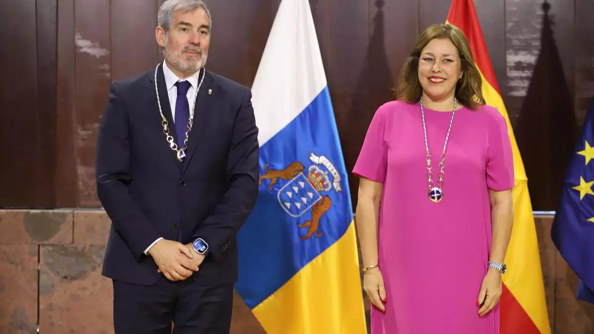 Astrid Pérez, Antonio Castro, Gabriel Mato, Carolina Darias y Gustavo Matos reciben la máxima distinción del Gobierno de Canarias