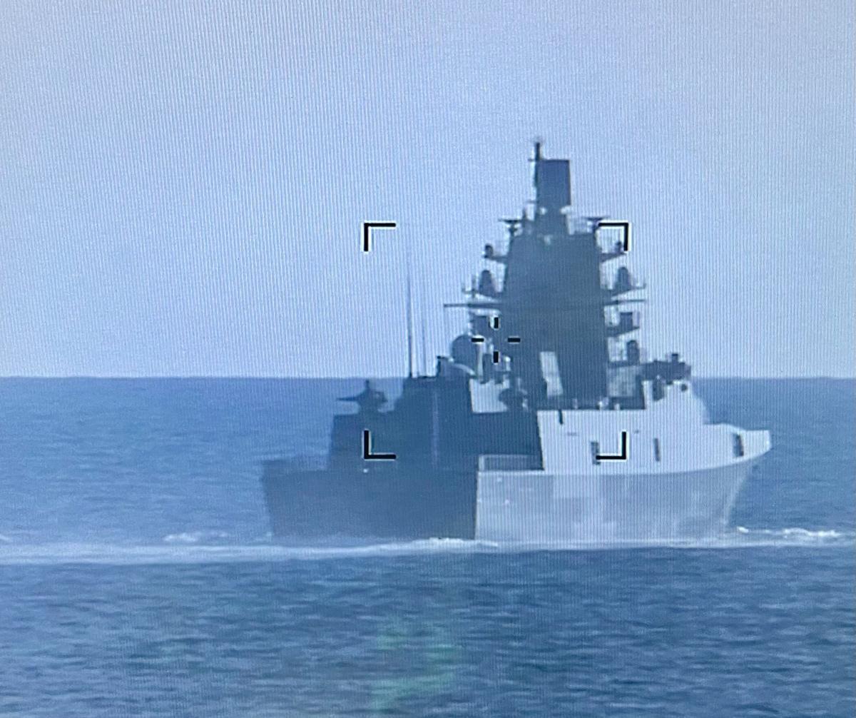 La fragata Almirante Golovko está equipada con un helicóptero