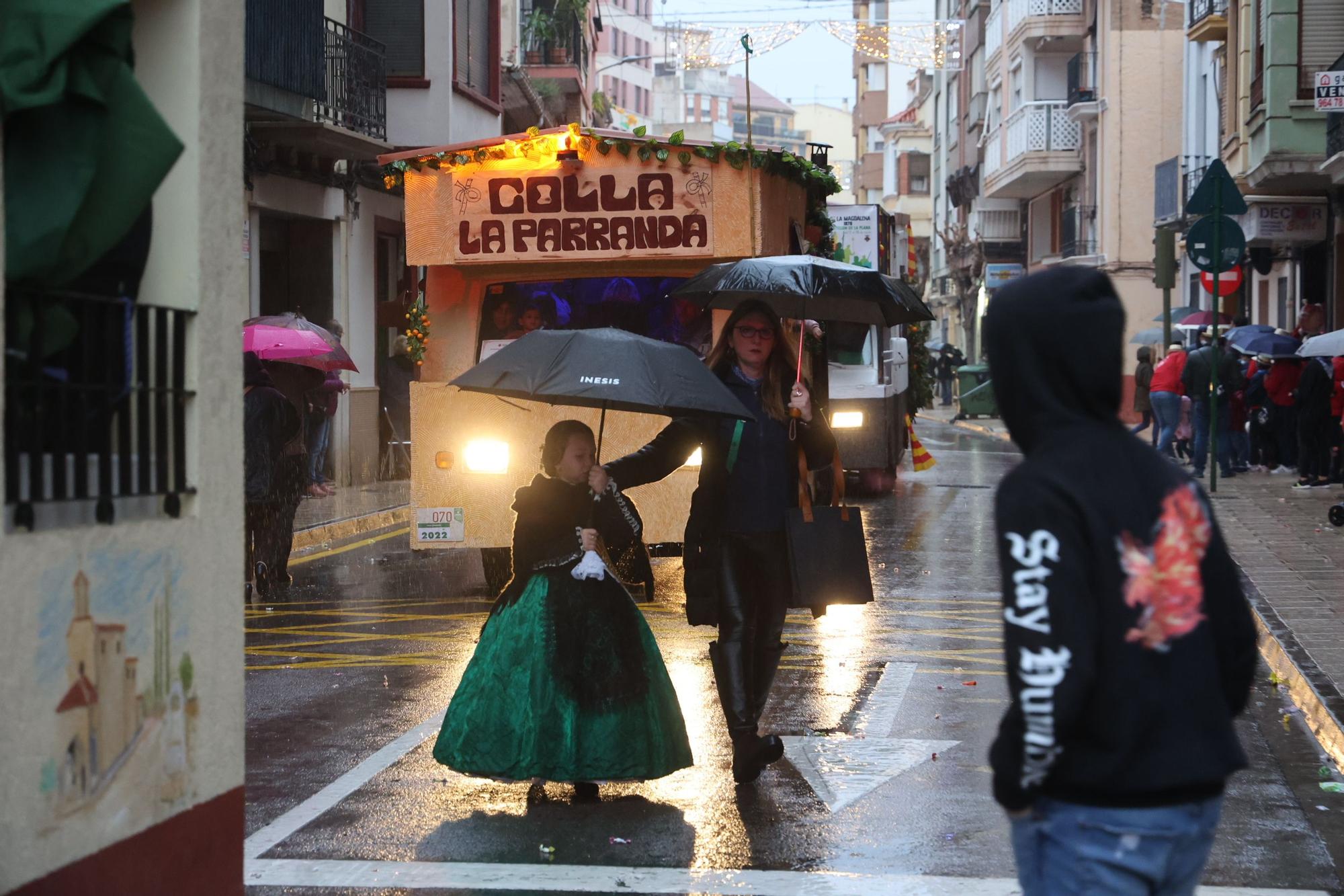 Las mejores imágenes del desfile de carros engalanados y collas de la Magdalena