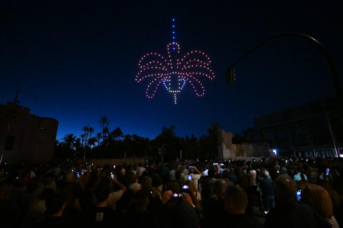 180 drones iluminan el cielo en honor al 25 aniversario Misteri d'Elx como Patrimonio de la Humanidad 180 drones iluminan el cielo en honor al 25 aniversario Misteri d'Elx como Patrimonio de la Humanidad