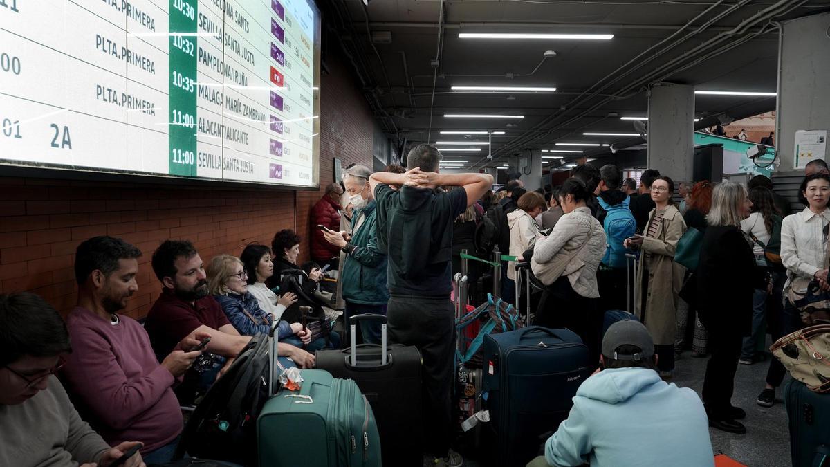 Las imágenes de la recuperación | España vuelve progresivamente a la normalidad tras un apagón histórico