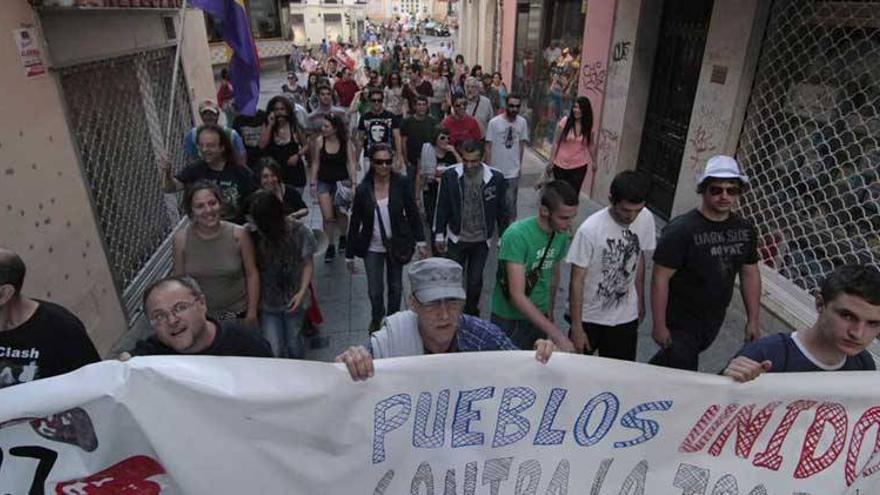 Miles de indignados europeos salen a la calle contra la troika