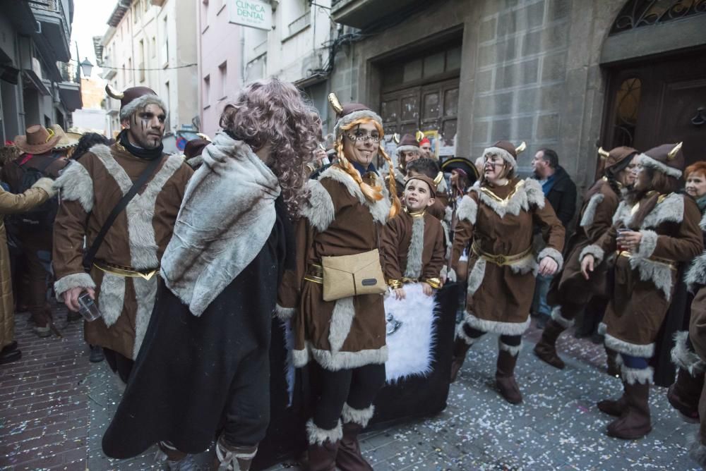 Set mil persones desborden els carrers de Sallent en un Carnaval multitudinari