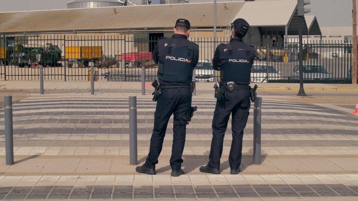 Dos policías nacionales en una imagen de archivo.