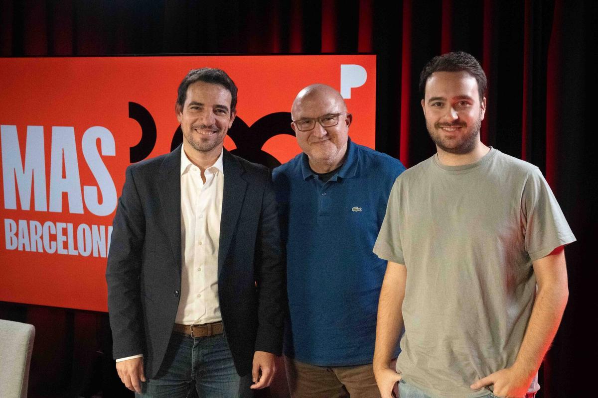 Manu Reyes, alcalde de Castelldefels, junto a Sergi Mas y Àlex Rebollo, en el plató de Mas Barcelona.