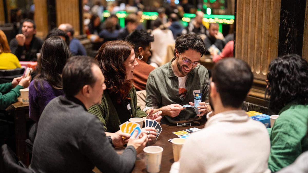 Primera sesión de 'slow friending' entre cartas y tableros organizada por Kleff, la mayor comunidad de juegos de mesa.