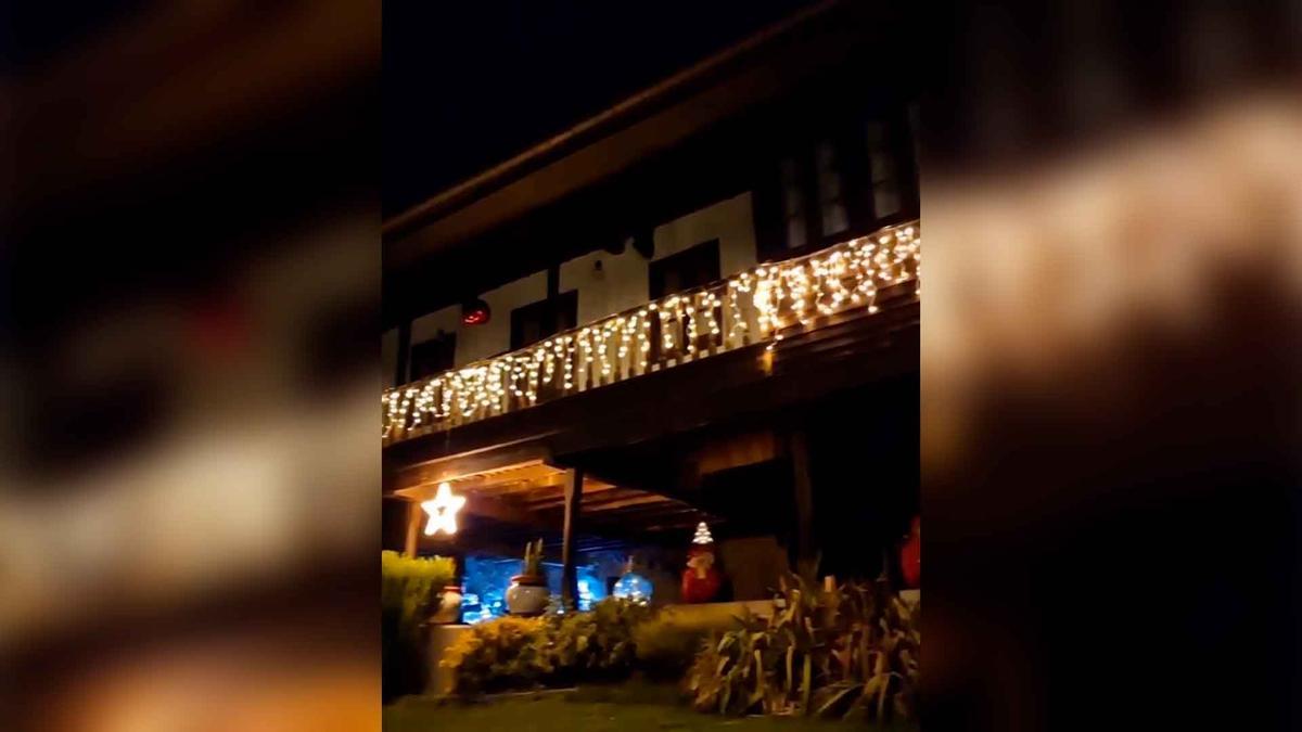 El "pueblo más navideño del mundo" está en Asturias y apenas llega a 40 habitantes y no envidia a Vigo: miles de luces entre hórreos, casas, cuadras y cocheras