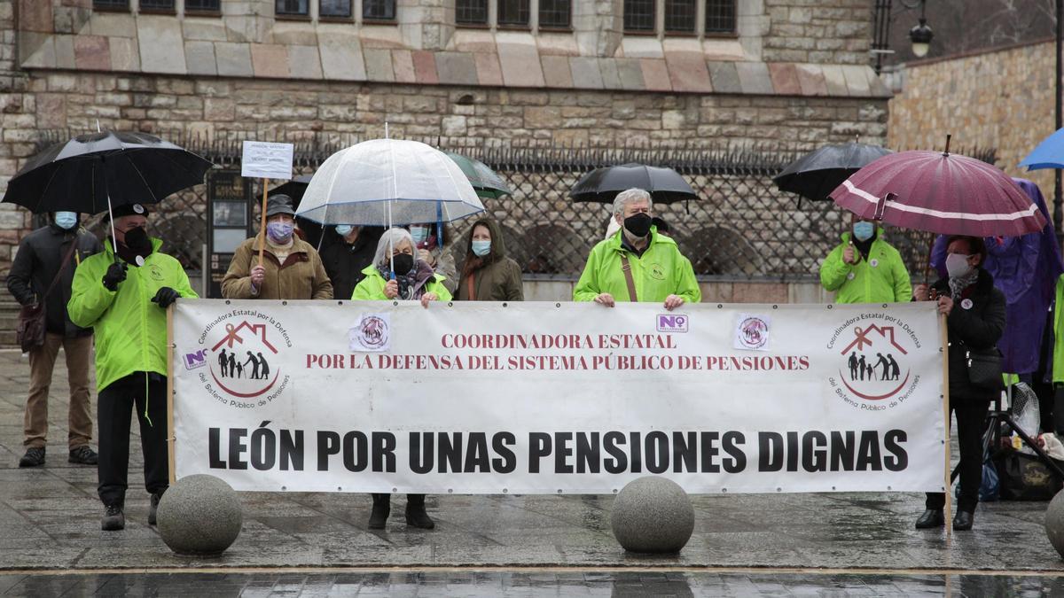 La Coordinardora por la Defensa del Sistema Público de Pensiones (COESPE) durante una concentración en León