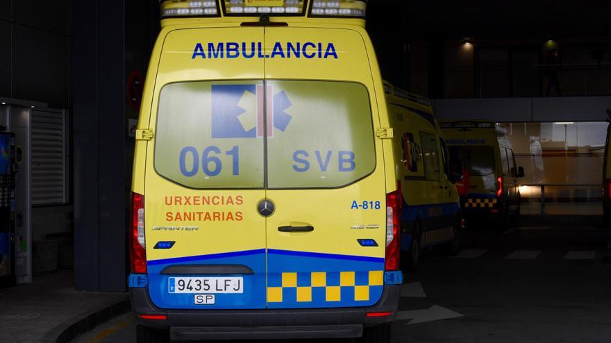 Dos heridos en un accidente en Coristanco al salirse su coche de la calzada
