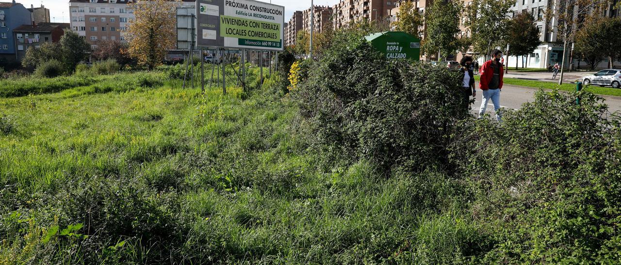 Un solar en mal estado en Gijón