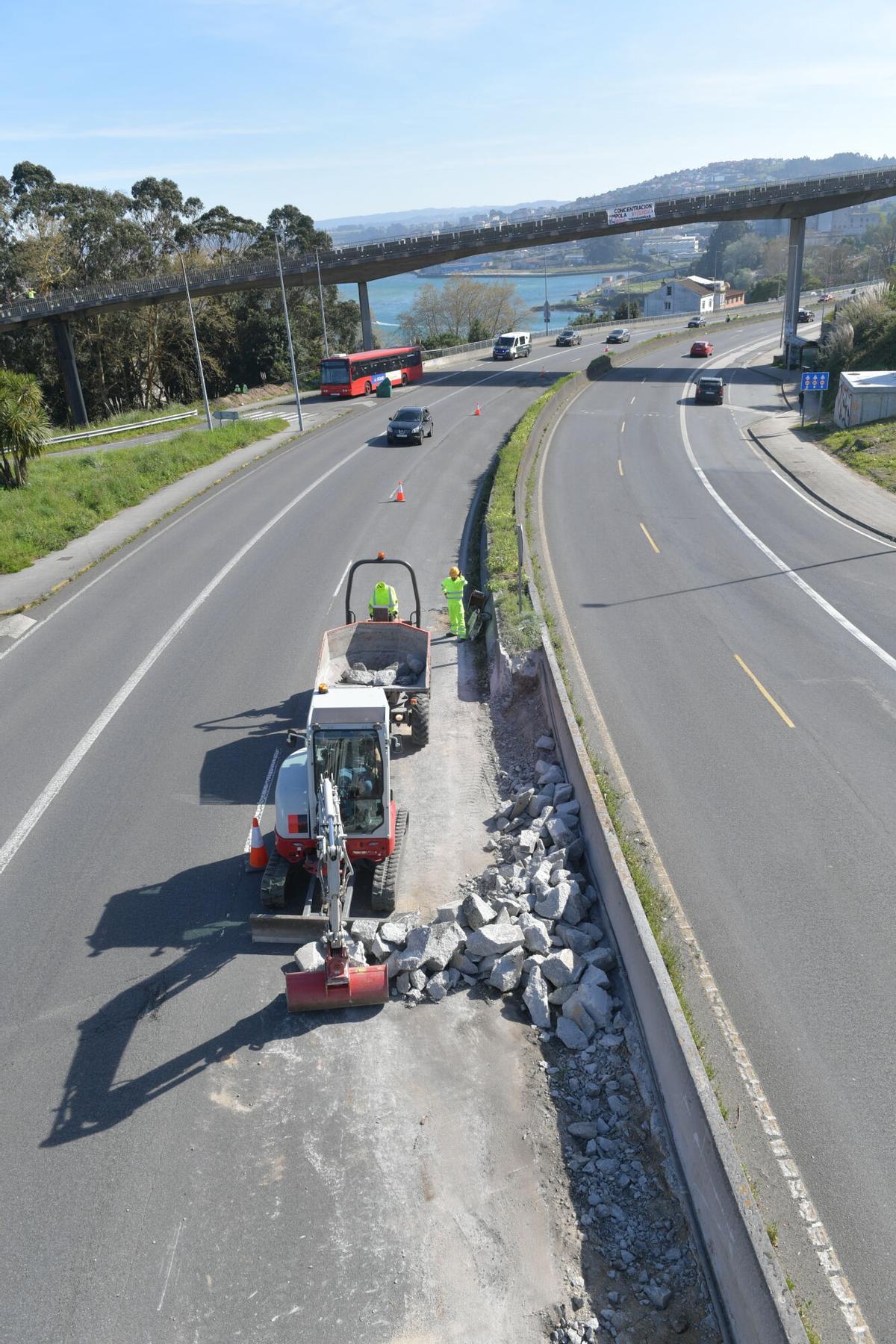 La Xunta inicia las tareas para derribar la infraestructura como parte del nuevo plan de accesos al Hospital de A Coruña La Xunta inicia las tareas para derribar la infraestructura como parte del nuevo plan de accesos al Hospital de A Coruña