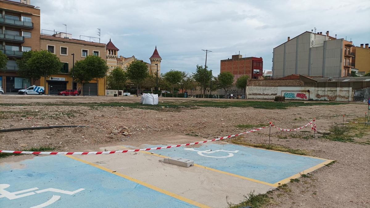 L'enderroc de la grada i el mur ha deixat al descobert l'avinguda Vilallonga