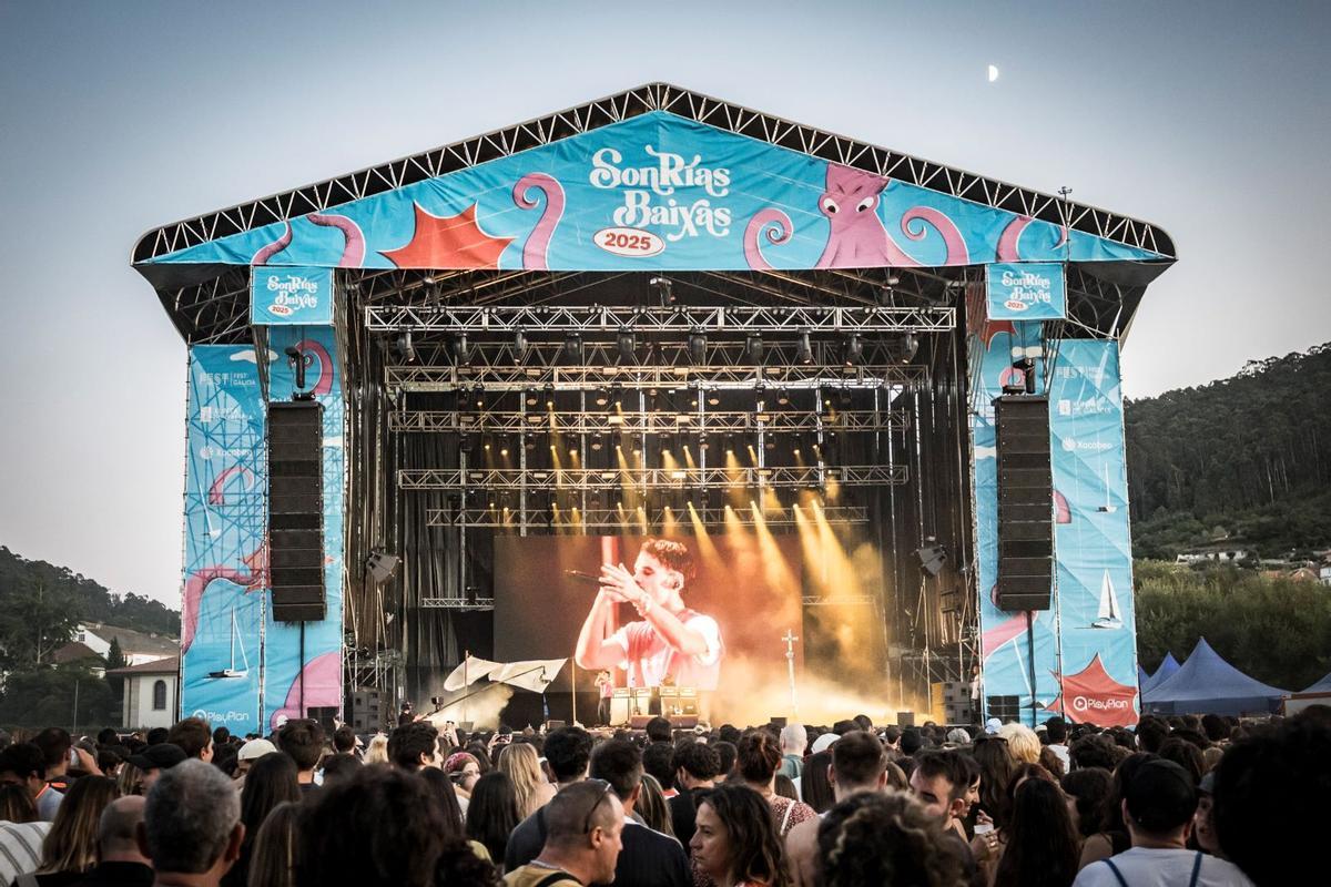 Concierto de Sen Senra en el SonRías Baixas 2025.