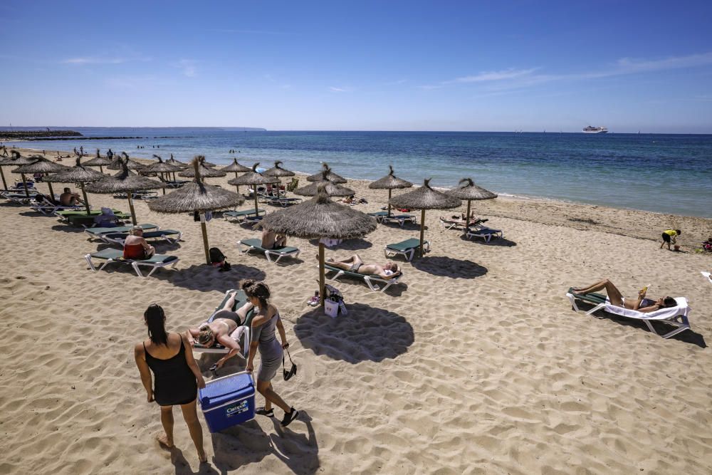 La Fiesta del Trabajo abarrota las playas de Palma