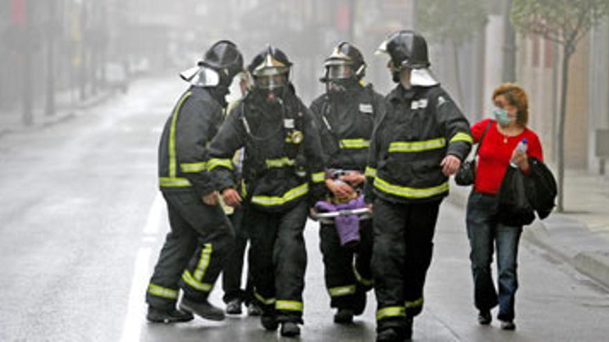 Más de un centenar de intoxicados por el humo de un incendio de un pozo minero de Asturias