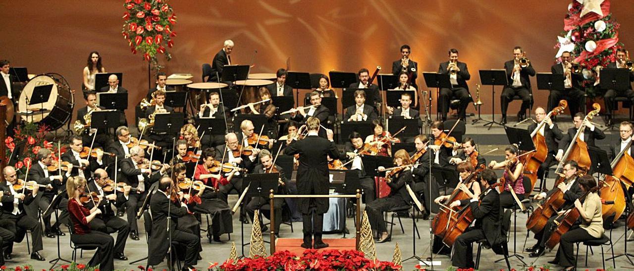 La Orquestra Simfònica de les Illes Balears, en el concierto de Año Nuevo en el Auditorium. | MANU MIELNIEZUK