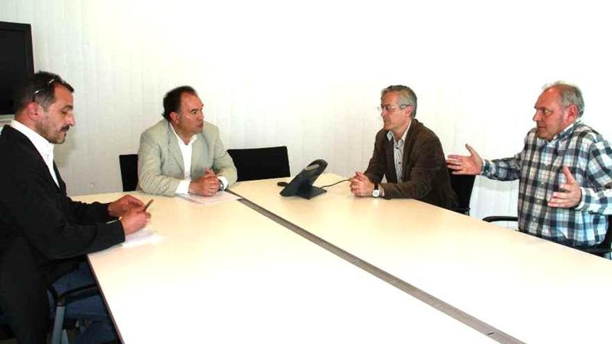 Luis Rodríguez, José Crespo, Xesús Martínez Melón y Manuel Nistal, ayer, durante su reunión.