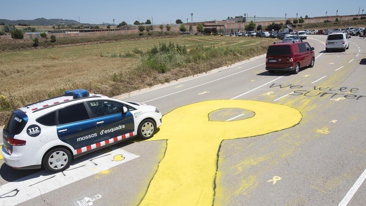 Llegada de los políticos presos a la cárcel de Lledoners