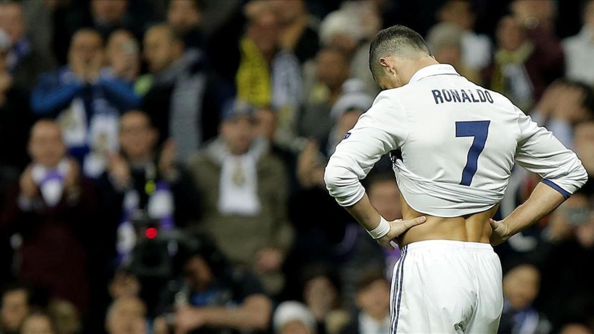 Ronaldo se lamenta de una ocasión fallada ante el Dortmund.