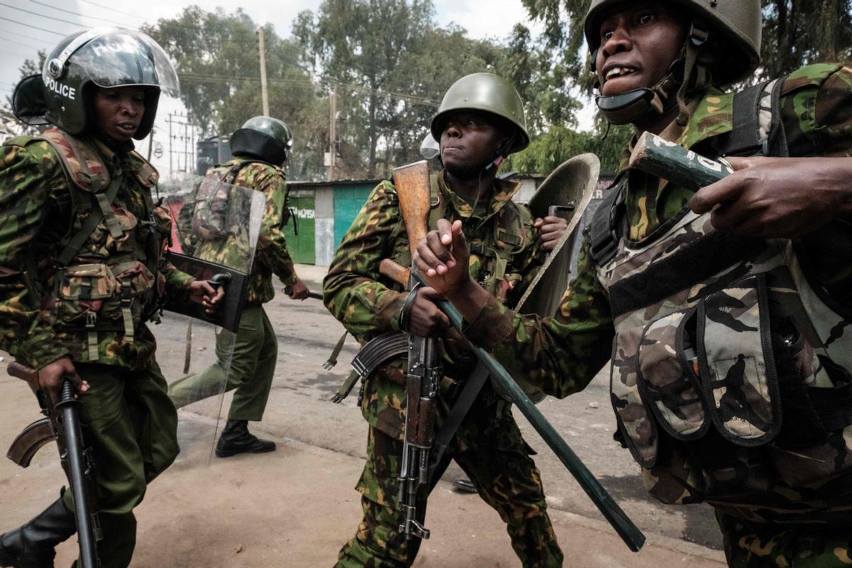 Protesta masiva convocada por el líder de la oposición Raila Odinga, afirma que le robaron las últimas elecciones presidenciales de Kenia y culpa al gobierno por el aumento del costo de vida en Nairobi.