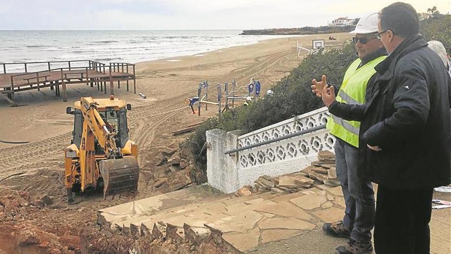 Costas repara los daños en la playa de Alcossebre