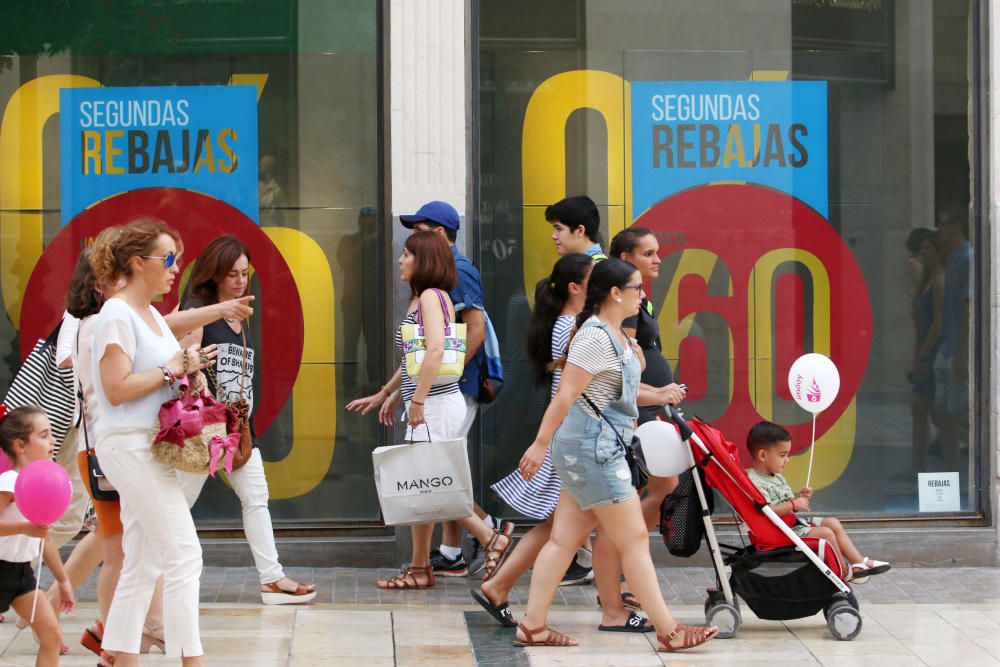 Inicio de las rebajas de verano de 2016 en Málaga