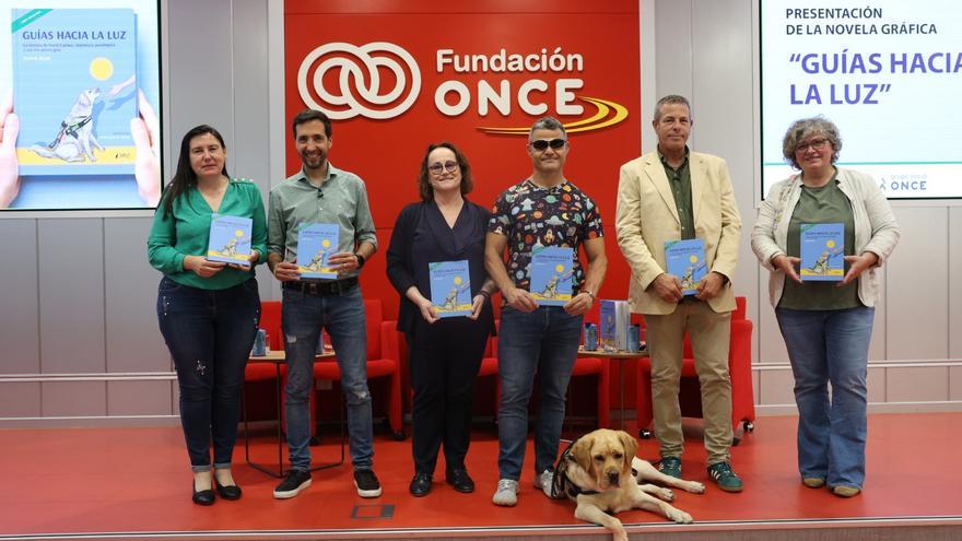 Guías hacia la luz, el libro sobre la historia del paralímpico David Casinos y sus perros