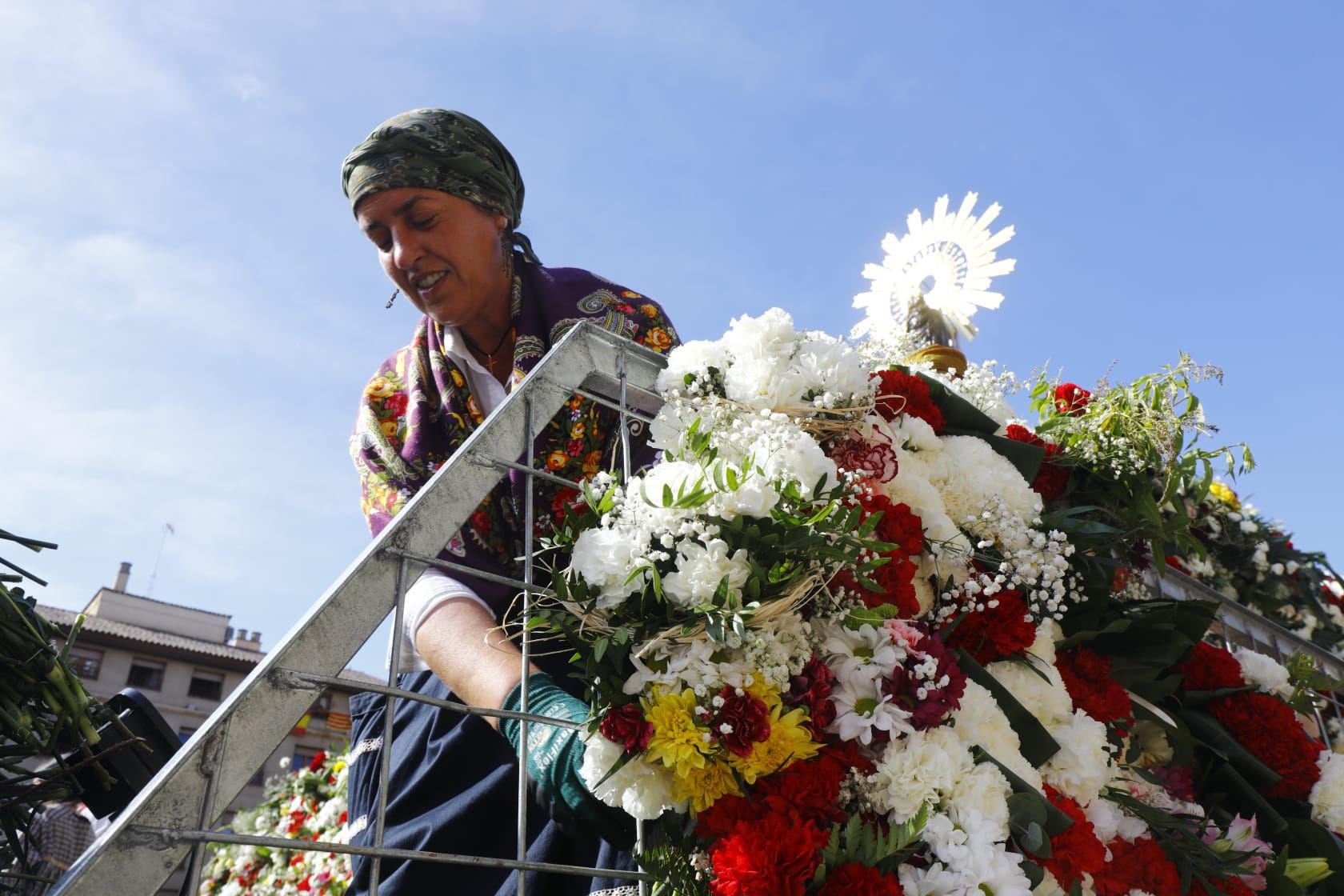 En imágenes | Zaragoza vive su día grande con la Ofrenda de Flores a la Virgen del Pilar