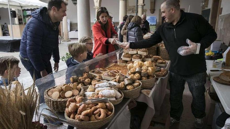 Cita solidaria en la Universidad con la comida asturiana como reclamo